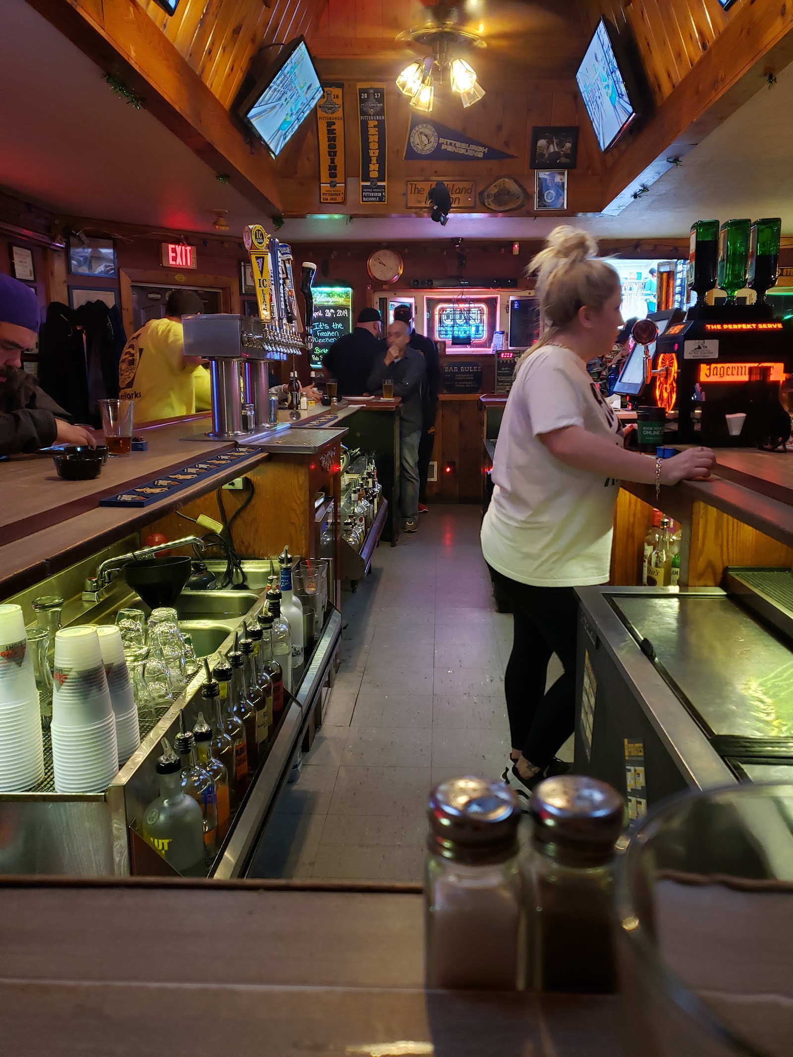 The bar and the rotating taps at Highland